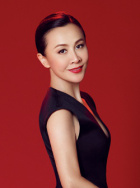 前田敦子等女星喜迎成人礼 大红樱花和服受关注 2012-01-09 1月9日是日本一年一度的成人式，日本人气美少女团体AKB48和SKE48的两组成员共计19名美少女，身着美艳和服来带东京千代田区的神田明神神社，出席在那里举办的成人式纪念摄影会。